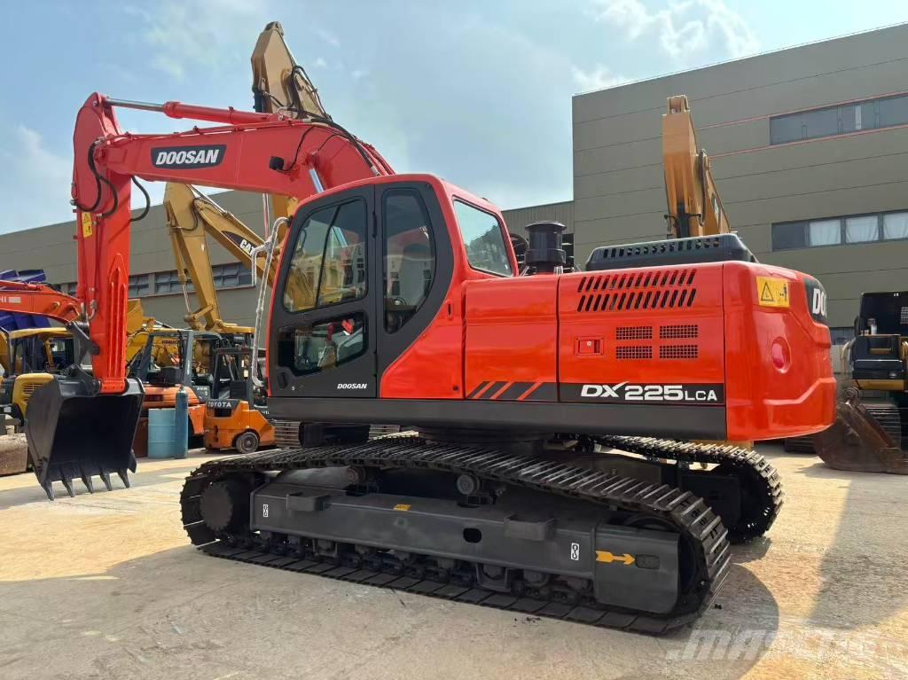 Doosan DX 225 Escavadeiras de esteiras