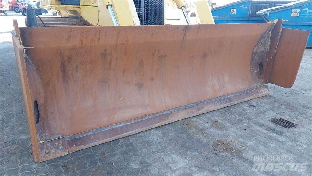 Komatsu D65PX-18 Dozers - Tratores rastos