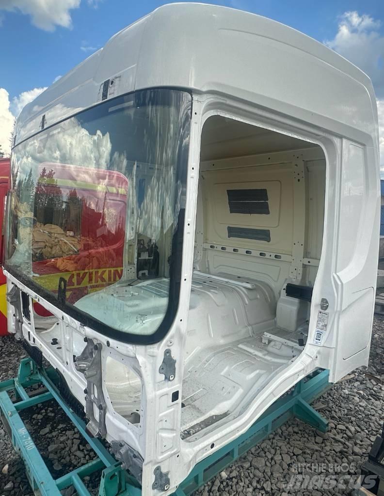 Scania P 370 Cabines e interior