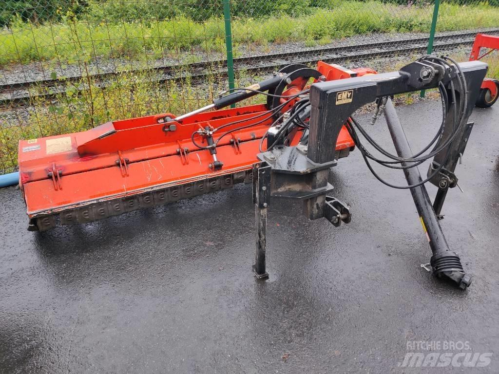 Cabe Finlandia 220 Gadanheiras e cortadores de folhas para pastos