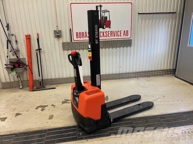 BT Toyota HWE 100 Empilhador para operador externo