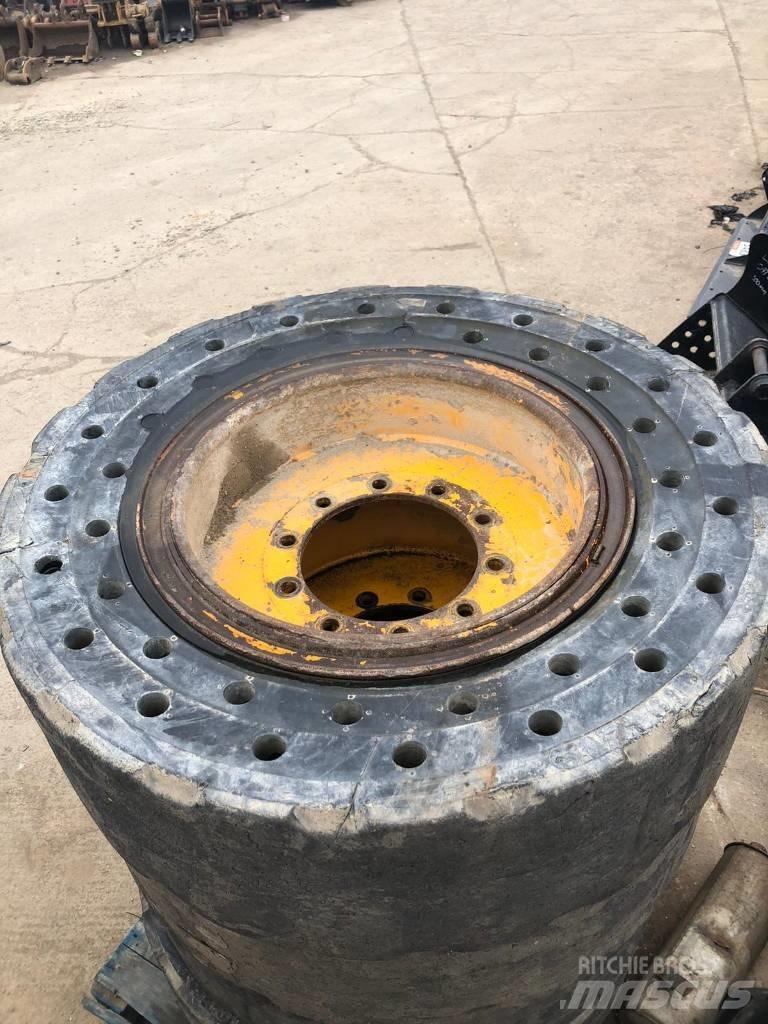  Solid Pneus