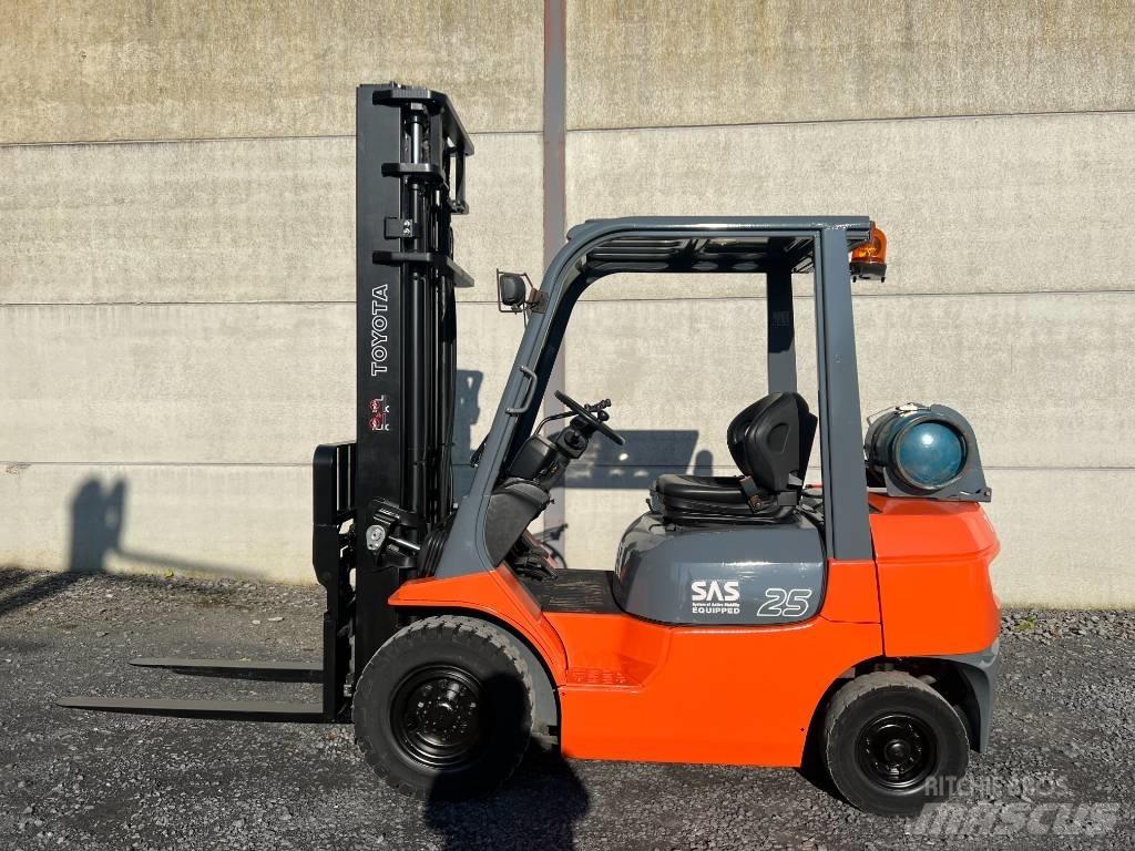 Toyota 42-7FGF25 Empilhadores a gás