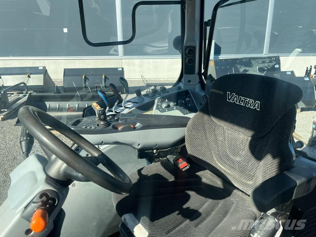 Valtra N 104 HiTech Tratores Agrícolas usados