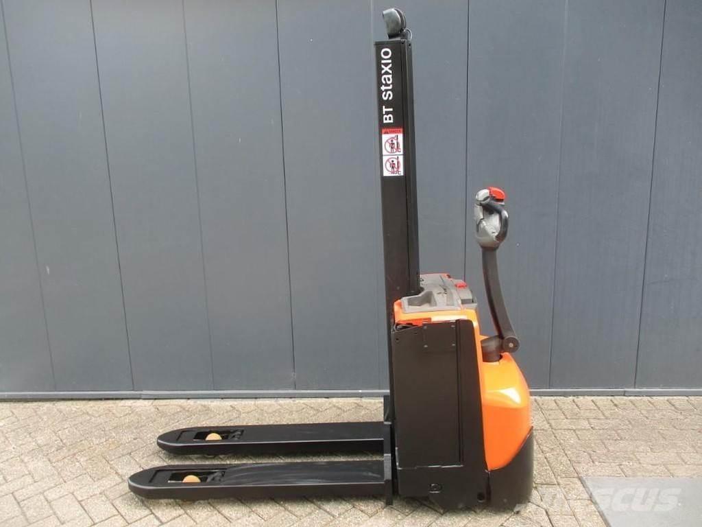 BT SWE 080L Empilhador para operador externo