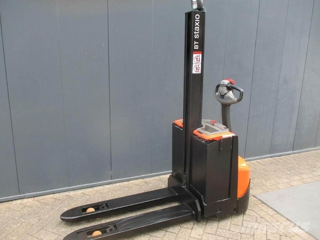 BT SWE 080L Empilhador para operador externo