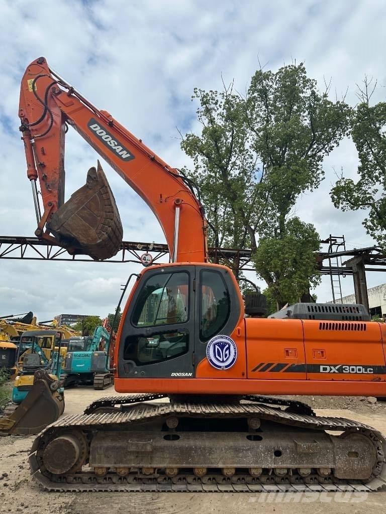 Doosan DX300 Escavadeiras de esteiras