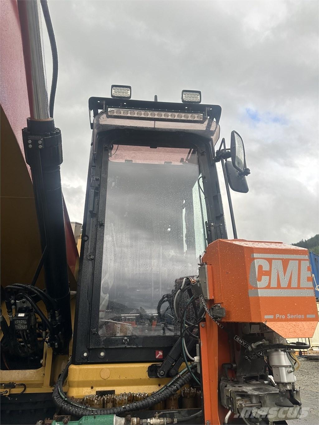 CAT 335 F L Perfuradoras de superfície