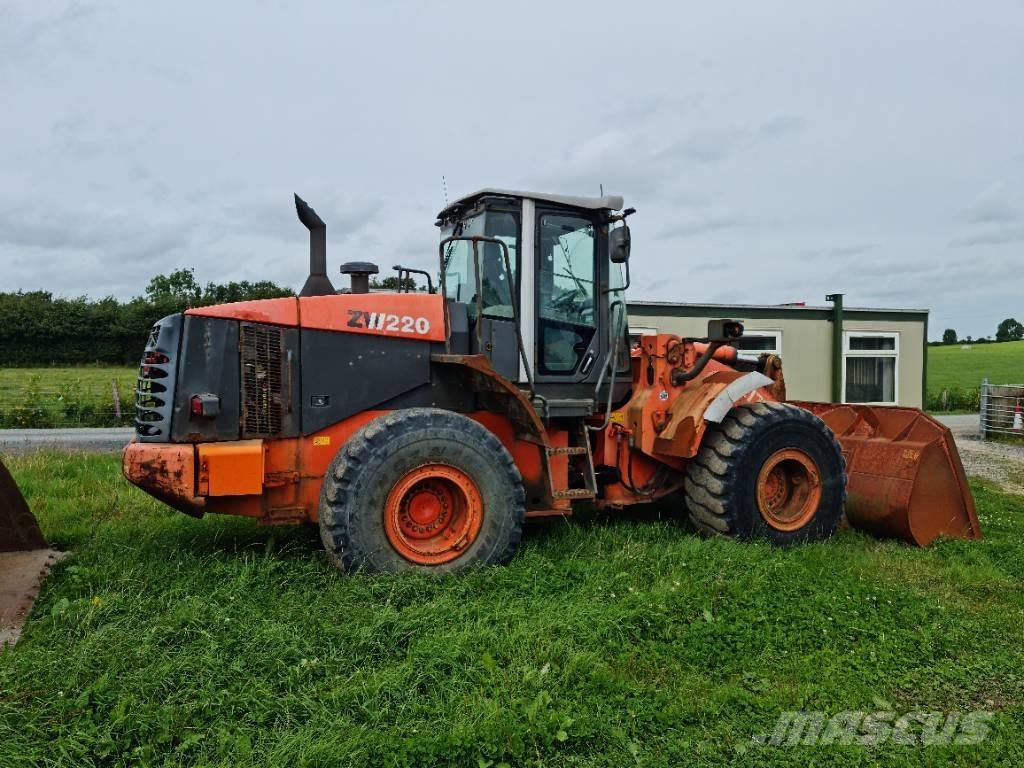 Hitachi ZW 220 Carregadeiras de rodas