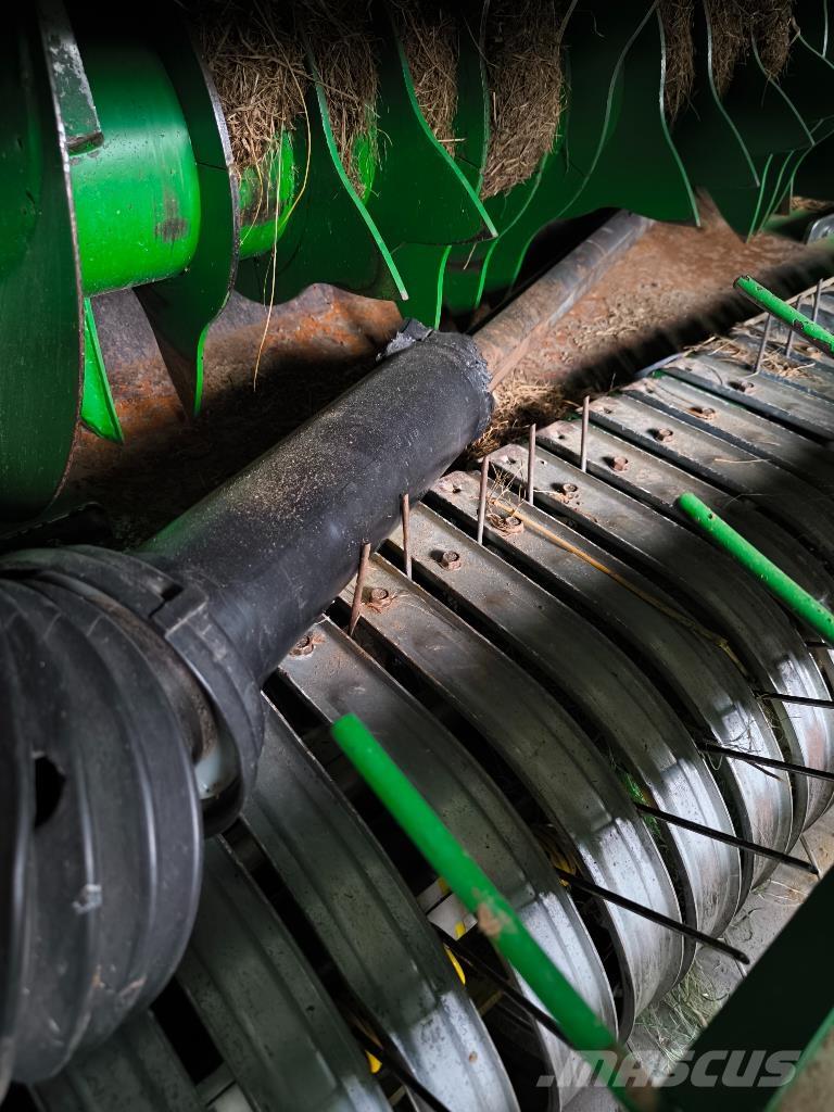 John Deere V461M Enfardadeira de rolos