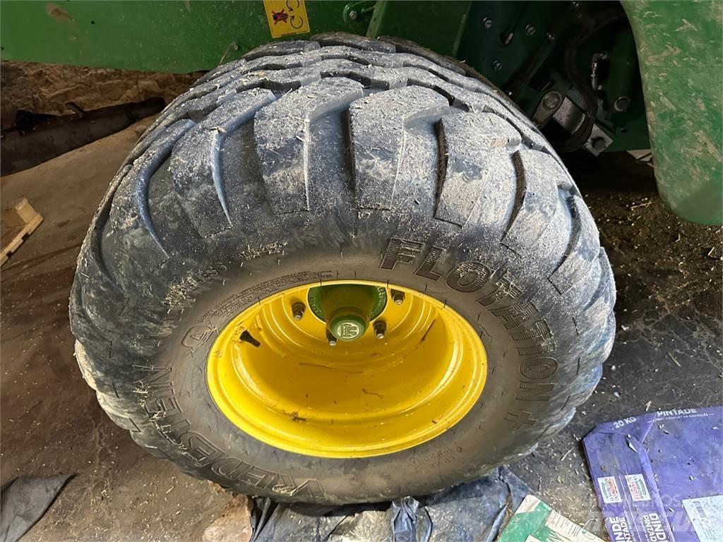 John Deere V461M Enfardadeira de rolos