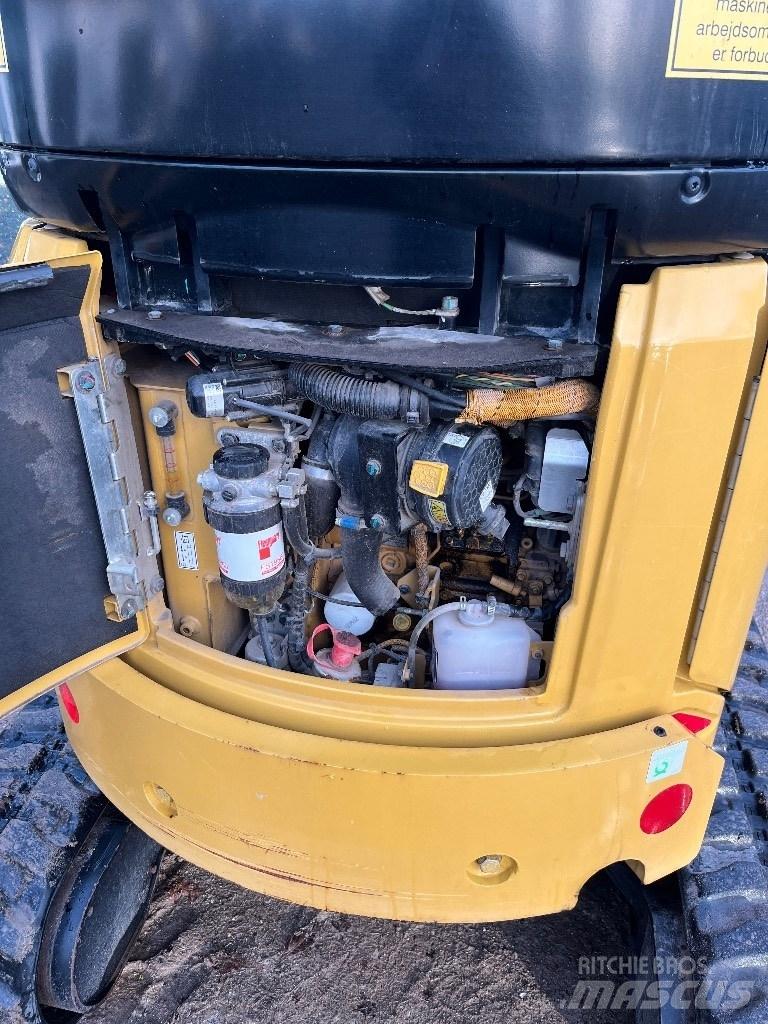 CAT 302 Miniescavadeiras