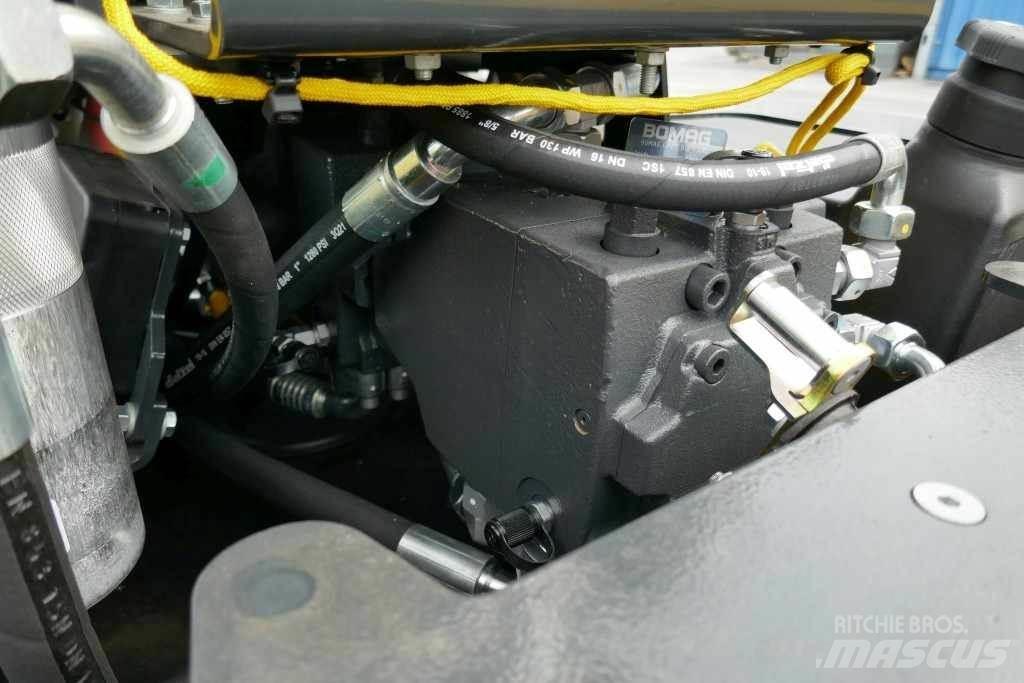Bomag BW 213 DH-5 Compactadores para terra