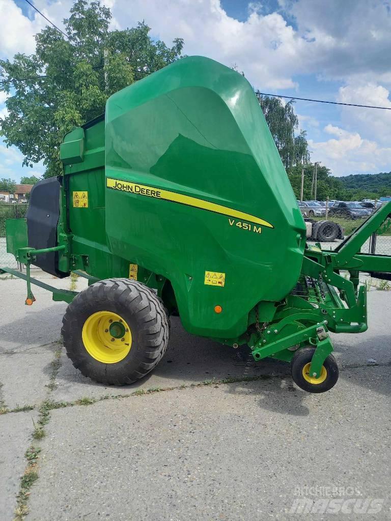 John Deere V451M Enfardadeira de rolos