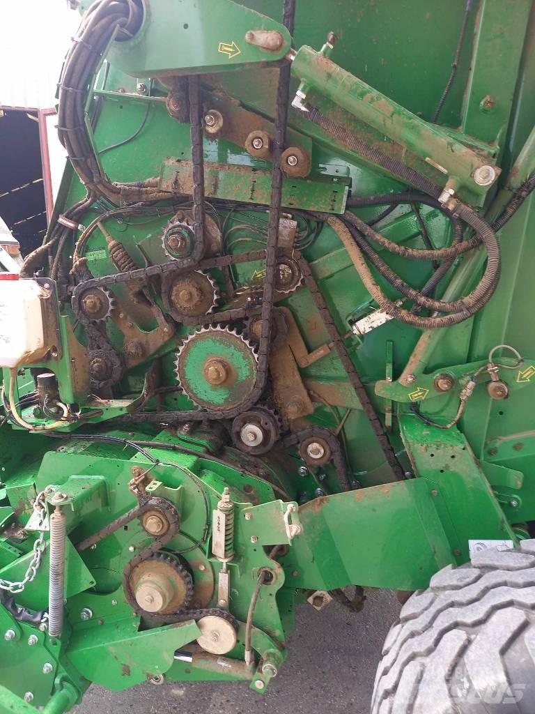 John Deere V451M Enfardadeira de rolos