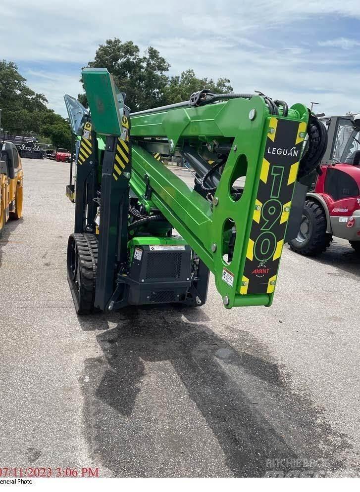 Avant LEGUAN 190 Elevadores braços articulados