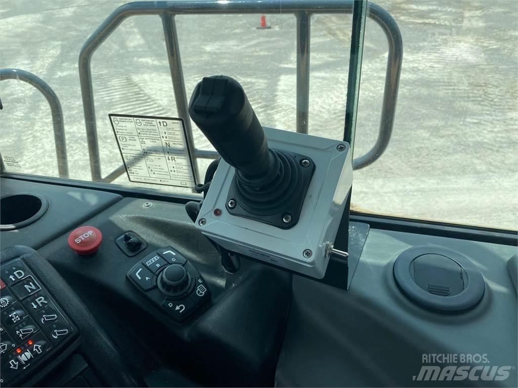 Bell B30E Auto-tanques