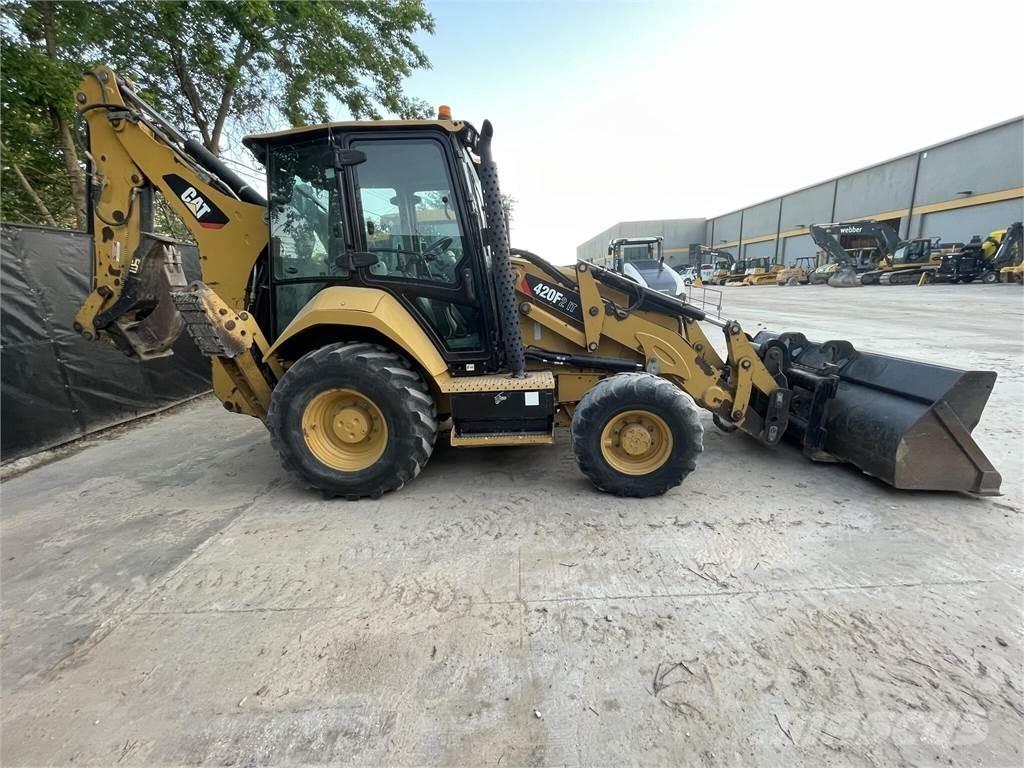CAT 420F2 IT Retroescavadeiras