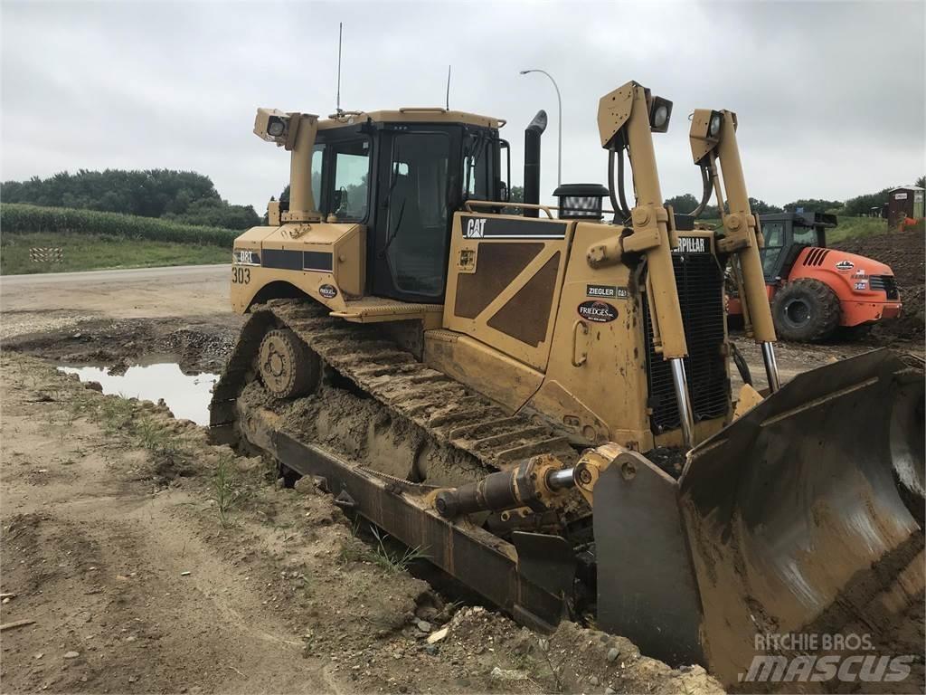 CAT D8T Dozers - Tratores rastos