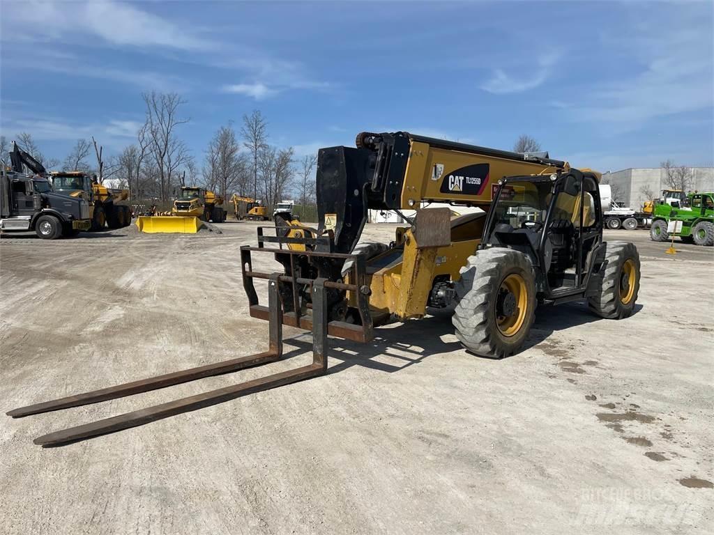CAT TL1255D Manipulador telescópico