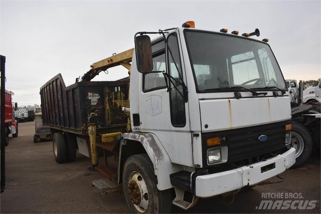 Ford CF8000 Camiões grua
