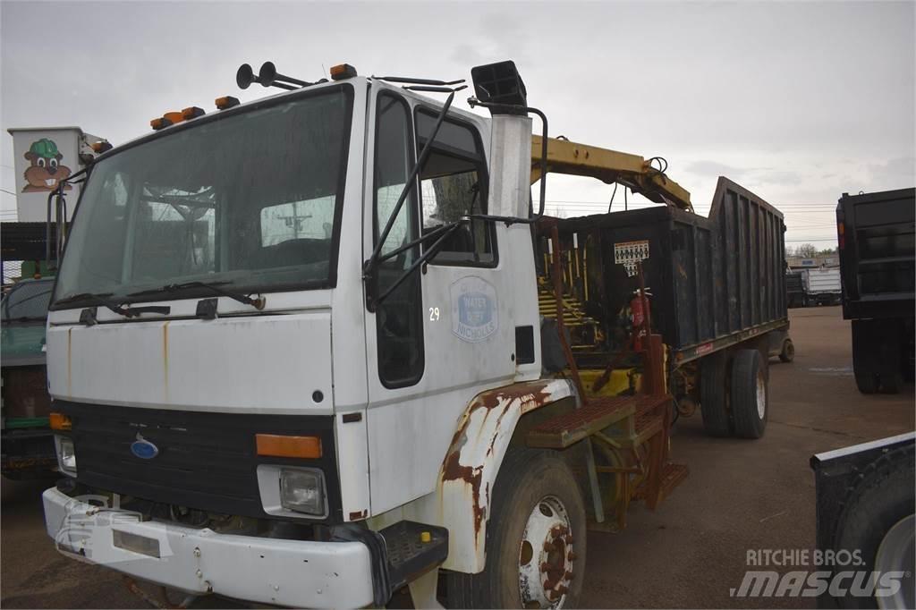 Ford CF8000 Camiões grua