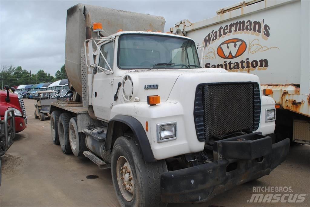 Ford L8000 Caminhões de betonagem