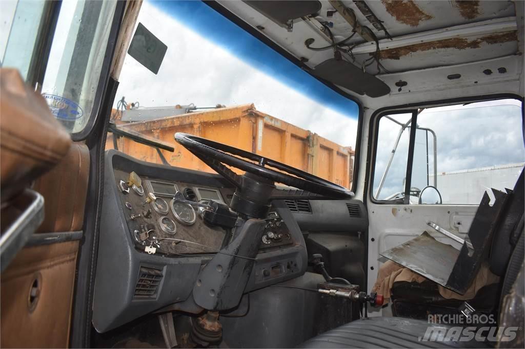 Ford L8000 Camiões grua