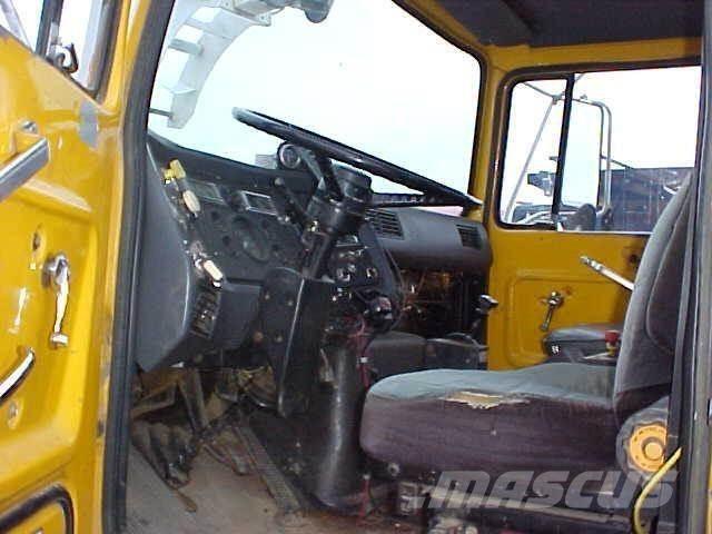 Ford L8000 Camiões-cisterna