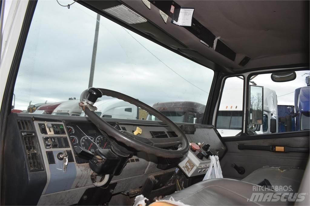 Freightliner FL70 Camiões-cisterna