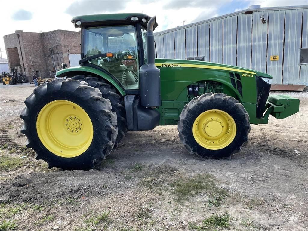 John Deere 8235R Tratores Agrícolas usados