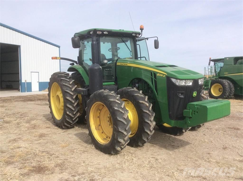 John Deere 8235R Tratores Agrícolas usados