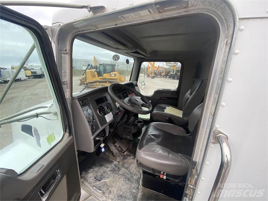 Kenworth T300 Auto-tanques