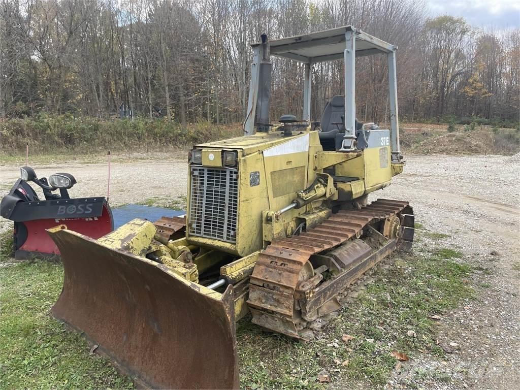 Komatsu D37E-5 Dozers - Tratores rastos