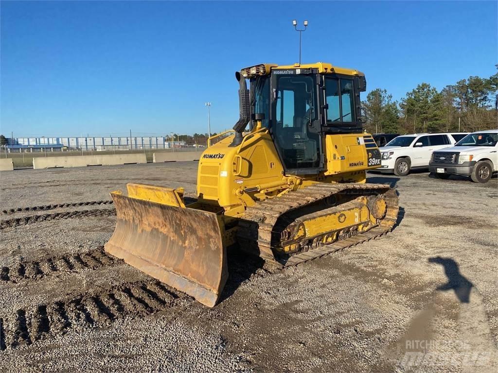 Komatsu D39PX-24 Dozers - Tratores rastos