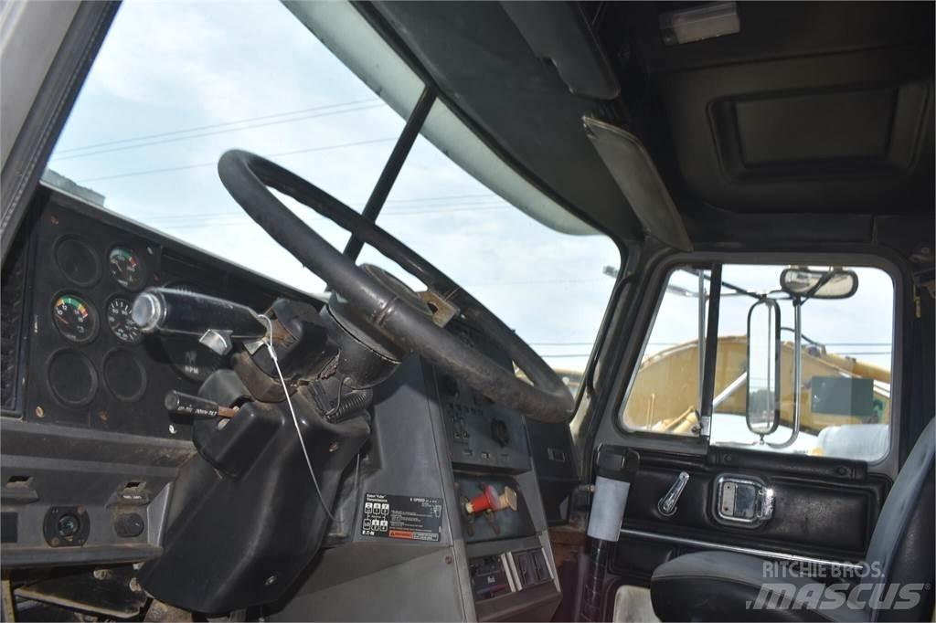 Mack CH613 Camiões-cisterna