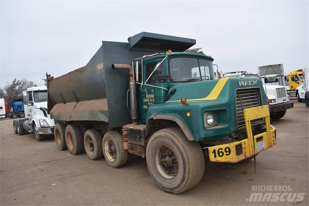 Mack DM688 Camiões basculantes