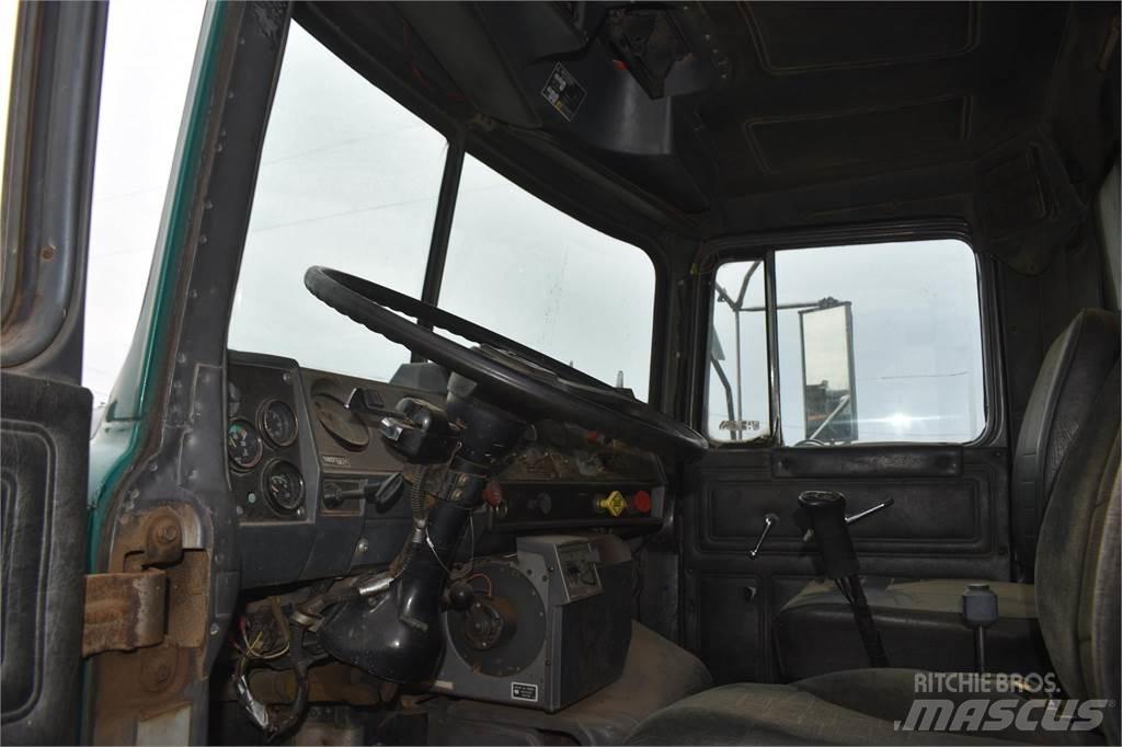 Mack DM688 Camiões basculantes