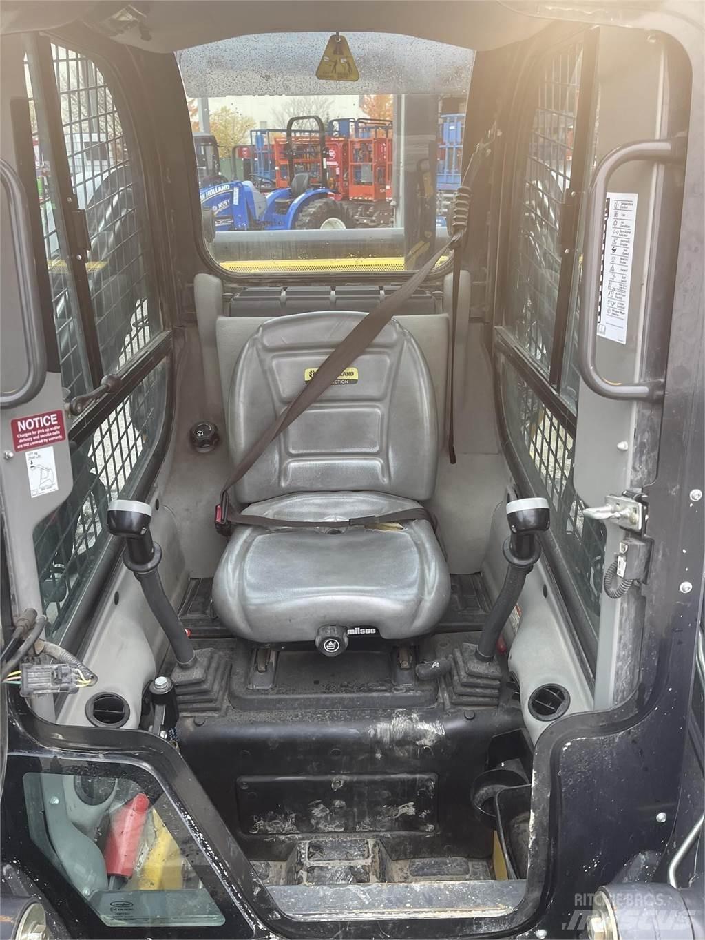 New Holland C237 Minicarregadeiras