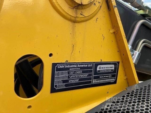 New Holland C327 Minicarregadeiras
