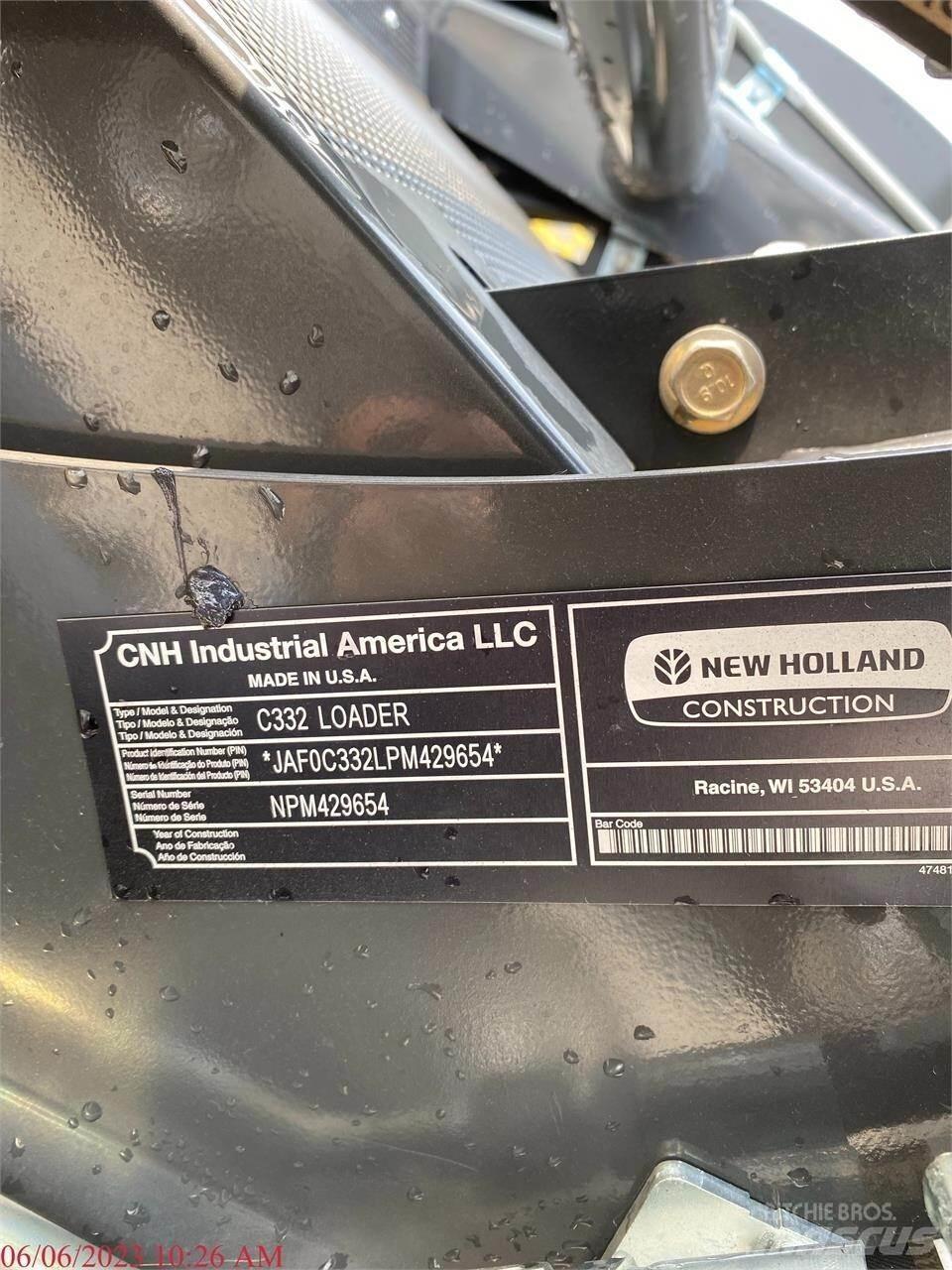 New Holland C332 Minicarregadeiras