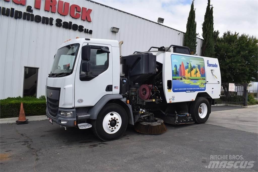 Peterbilt 220 Camiões varredores
