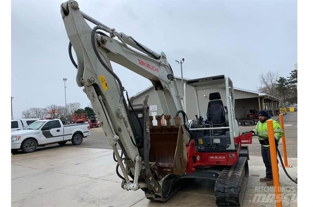 Takeuchi TB250-2 Miniescavadeiras