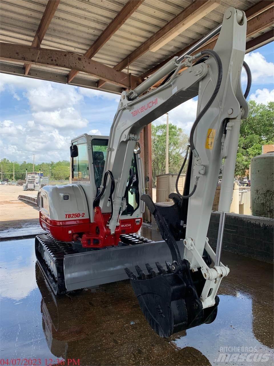 Takeuchi TB250-2 Miniescavadeiras