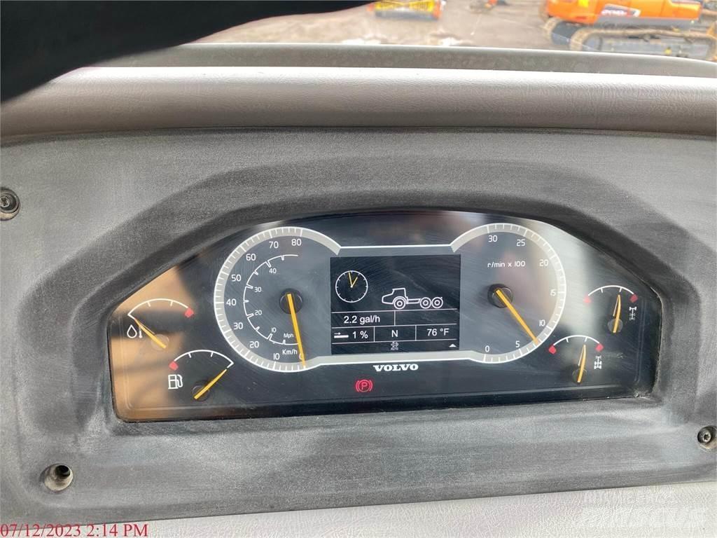 Volvo A25F Auto-tanques