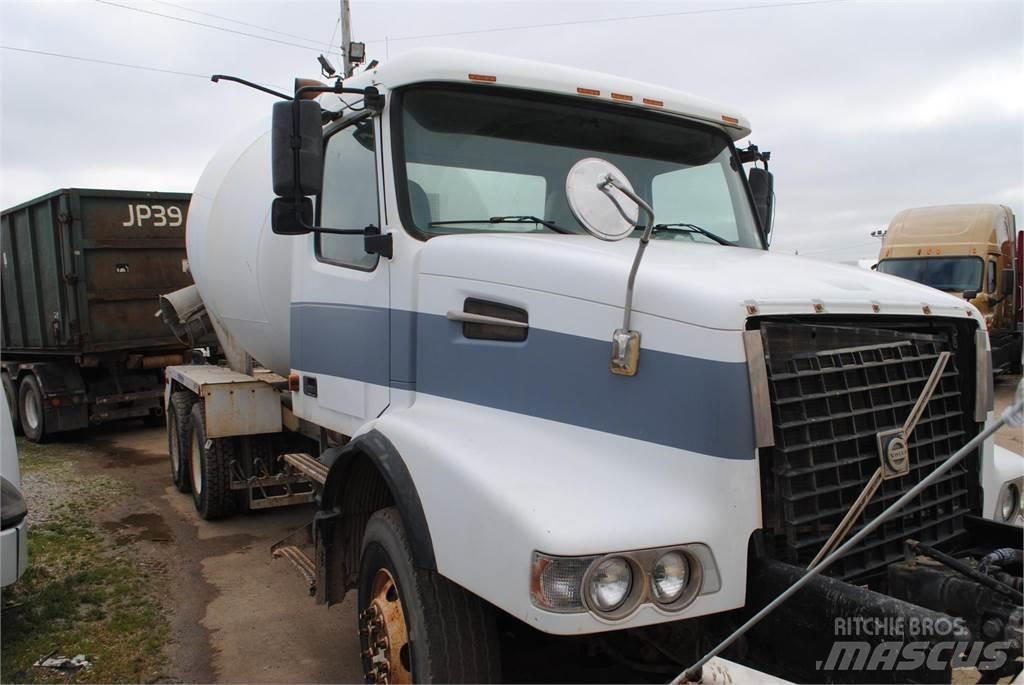 Volvo VHD64B200 Caminhões de betonagem