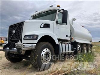 Volvo VHD84B300 Auto-tanques