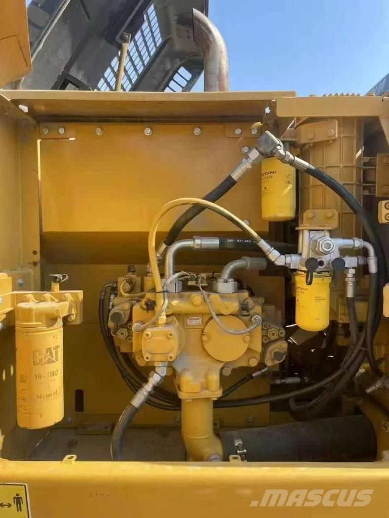 CAT 323D2 Escavadeiras de esteiras