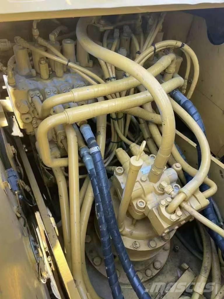 CAT 323D2 Escavadeiras de esteiras