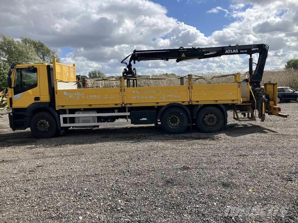 Iveco Stralis 310 Camiões de chassis e cabine